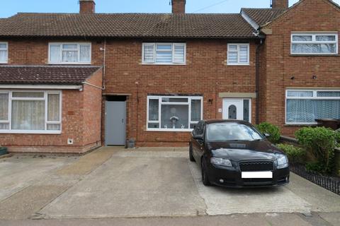 3 bedroom semi-detached house to rent, Prince Charles Road, Colchester