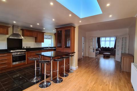 4 bedroom semi-detached house for sale - Hounslow, TW3