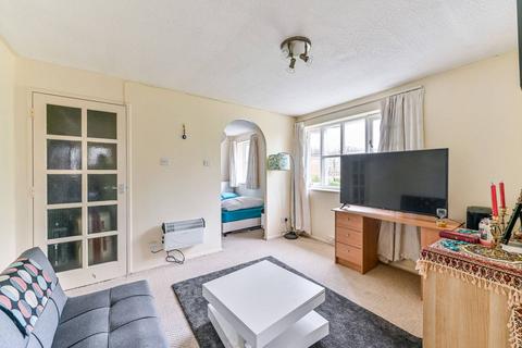 1 bedroom flat to rent, Chipstead Close, Sutton, Surrey, SM2