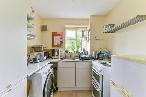 1 bedroom flat to rent, Chipstead Close, Sutton, SM2