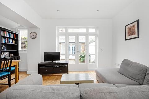 2 bedroom flat for sale, Clapham Common West Side, London, SW4