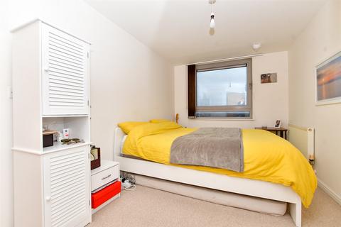 2 bedroom flat for sale - Throwley Way, Sutton, Surrey
