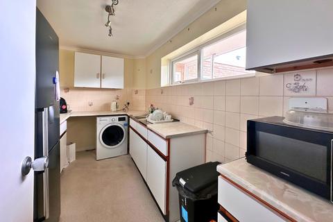 2 bedroom flat to rent, Curlew Road, Mudeford, Dorset. BH23 4DB