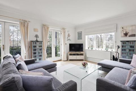 2 bedroom property to rent - Caenshill, Chaucer Avenue, Weybridge, Surrey, KT13 0PB