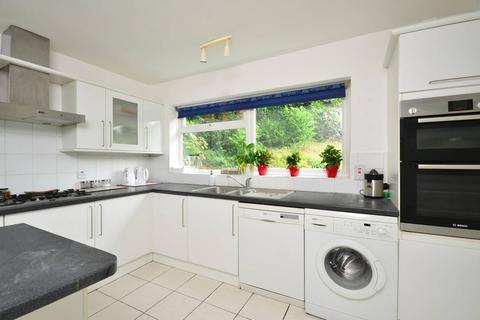 4 bedroom detached house to rent, Pantiles Close, St Johns, Woking, GU21