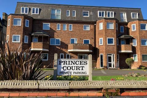 2 bedroom ground floor flat for sale, Clifton Drive North, Lytham St. Annes FY8