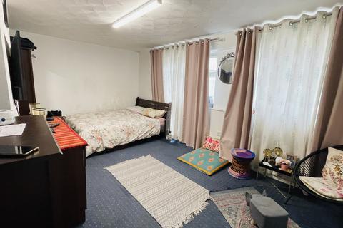 3 bedroom flat for sale, Ilford Lane, Ilford IG1