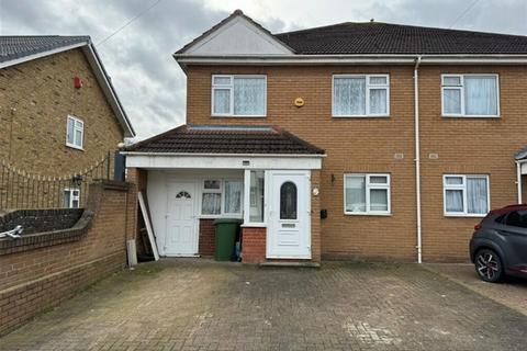 4 bedroom semi-detached house to rent, ROMFORD RM7