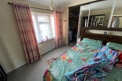 2 bedroom property for sale, LYMINGTON ROAD, DAGENHAM RM8