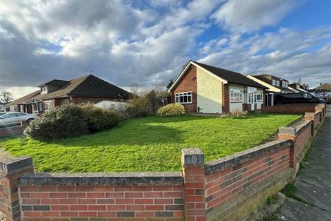 2 bedroom detached bungalow for sale, HORNCHURCH RM12