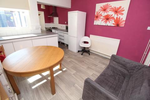 4 bedroom terraced house to rent - Claude Street , Nottingham NG7
