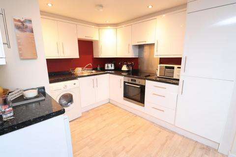 2 bedroom flat to rent, Roker Lane, Pudsey, West Yorkshire, UK, LS28