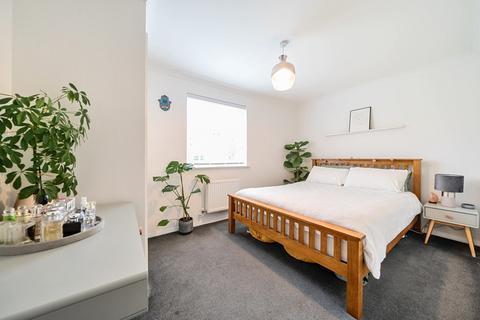 21 Hubbards Close, Uxbridge, UB8 3HB