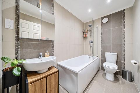 21 Hubbards Close, Uxbridge, UB8 3HB