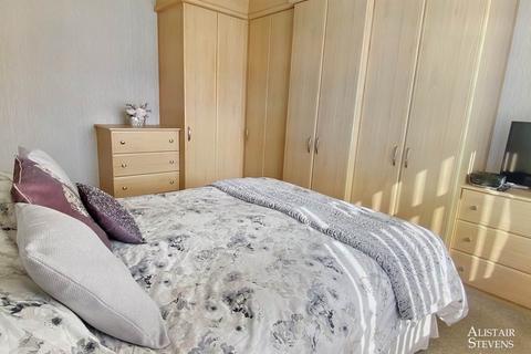 38 Cecil Street, Royton, Oldham, OL2 5NE