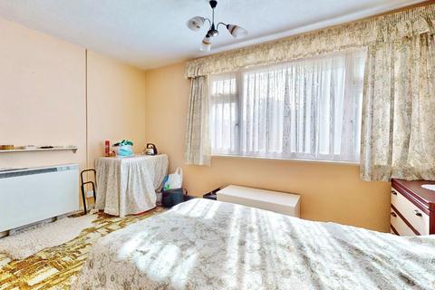2 bedroom flat for sale, 368 Chadwell Heath Lane, Romford, Essex, RM6 4YH