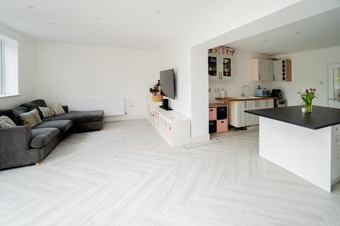 39 Burnham Road, Hullbridge, Hockley, SS5 6BG
