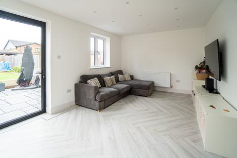 39 Burnham Road, Hullbridge, Hockley, SS5 6BG