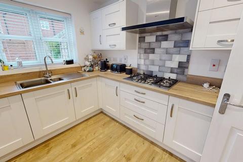 4 bedroom detached house for sale - James Close, Upton Park, Northampton NN5 4GY