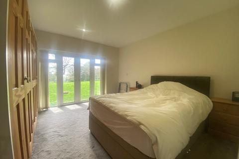 2 bedroom detached house to rent - Rockshaw Road, Merstham, Redhill, Surrey, RH1