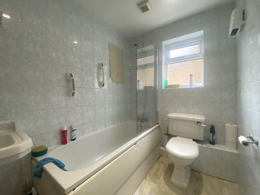 Rockshaw Road, Merstham, Redhill... 2 bed detached house £1,600 pcm