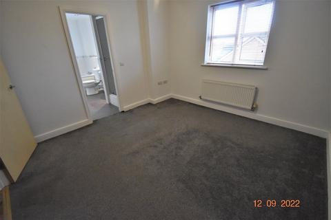 2 bedroom apartment to rent, Addington Close, Hindley