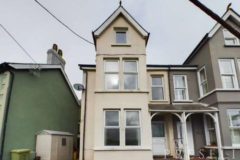 4 bedroom semi-detached house for sale, Clement Road, Goodwick , Goodwick, Sir Benfro, SA64 0DL