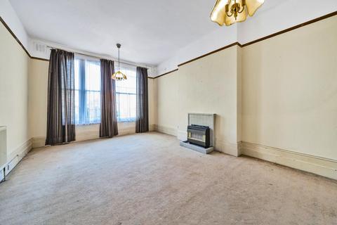 3 bedroom flat for sale, Bedford Hill, Balham