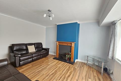 2 bedroom flat to rent, Caernarvan Drive, Clayhall, IG5