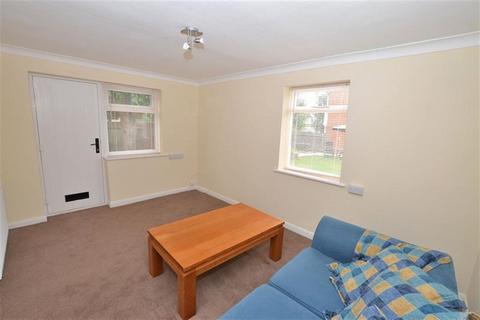 1 bedroom semi-detached house to rent, High Road, Loughton, IG10