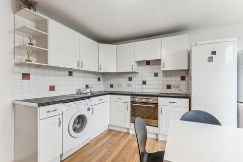 3 bedroom flat to rent, Maskell Road, London