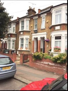 4 bedroom terraced house to rent, Selwyn Avenue, London, E4