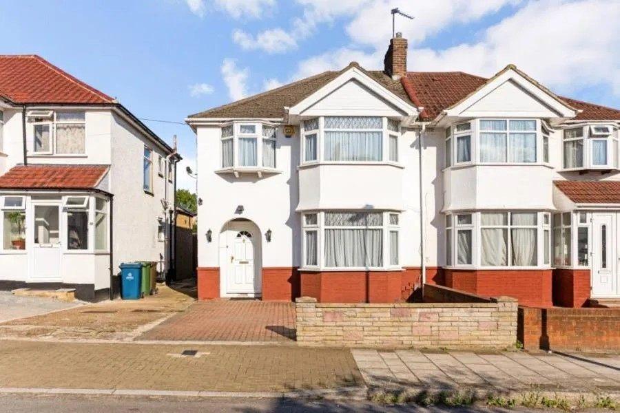 Three Bedroom Semi Detached House to Rent