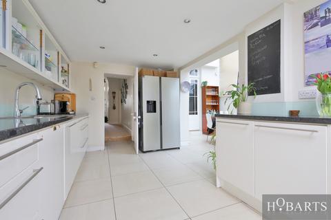 5 bedroom terraced house for sale, Connaught Road, Stroud Green, London N4