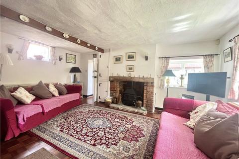 5 bedroom detached house for sale - Castle Street, Carisbrooke, Newport
