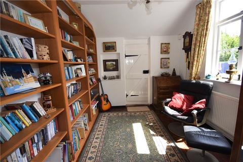 5 bedroom detached house for sale - Castle Street, Carisbrooke, Newport