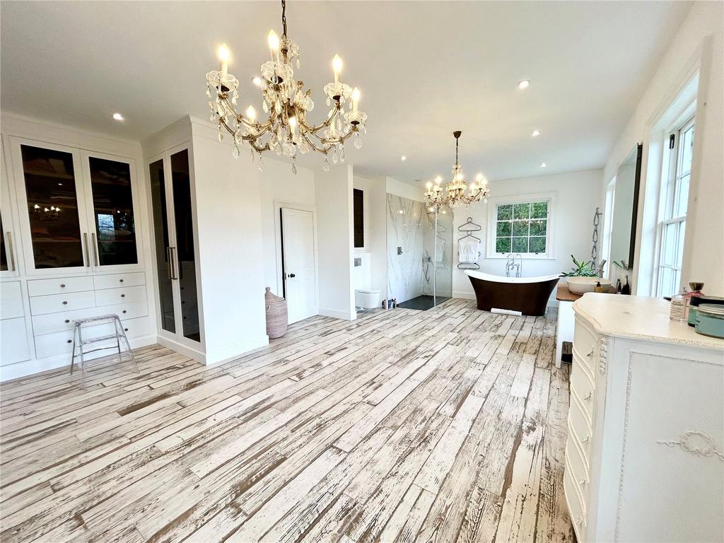 Bath/Dressing Room 1