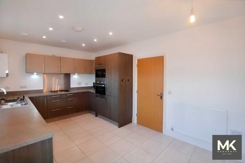 3 bedroom terraced house to rent - Bowling Green Close, Milton Keynes MK2
