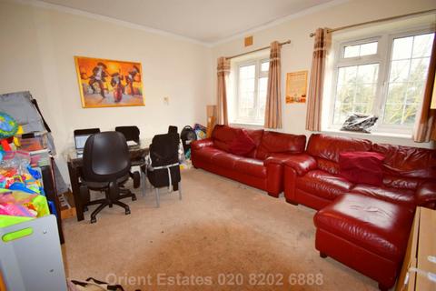 2 bedroom flat for sale, Burham Court, London