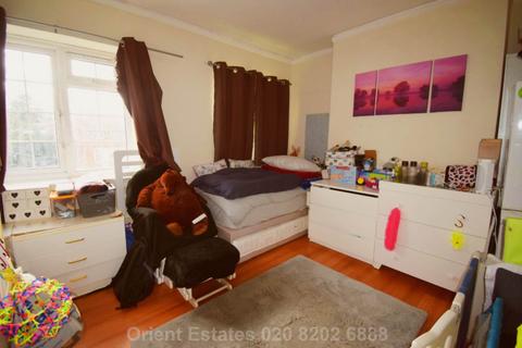 2 bedroom flat for sale, Burham Court, London