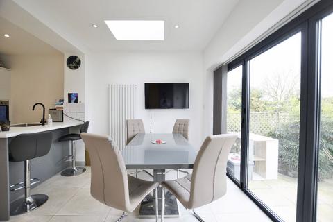 67 York Road, Chingford, London, E4 8LA
