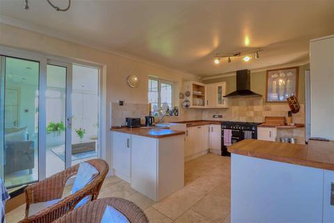 6 Devereaux Close, Walton On The Naze, CO14 8TY