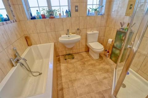 6 Devereaux Close, Walton On The Naze, CO14 8TY