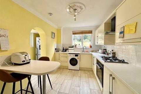 3 bedroom semi-detached house for sale - Quinta Close, Torquay