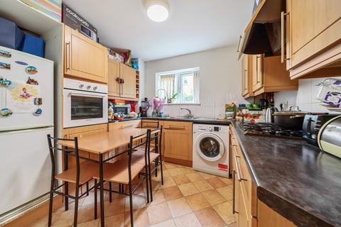 Flat 4, 69 Albemarle Road, Beckenham, BR3 5HW