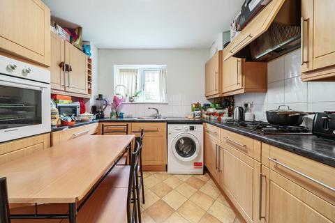 Flat 4, 69 Albemarle Road, Beckenham, BR3 5HW