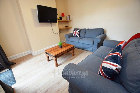 4 bedroom terraced house to rent, Artizan Road, Northampton NN1
