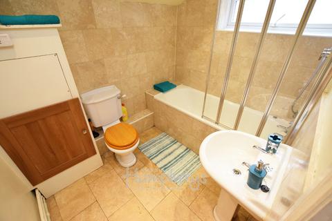 4 bedroom terraced house to rent, Artizan Road, Northampton NN1