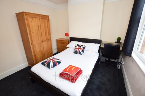 4 bedroom terraced house to rent, Artizan Road, Northampton NN1