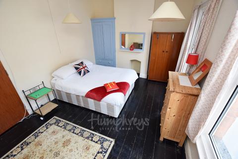 5 bedroom terraced house to rent, Colwyn Road, Northampton NN1